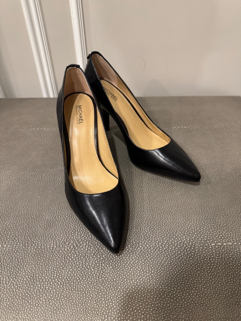 Michael Kors Dorothy Flex Black Leather Pointed Toe Pumps Heels Size 7M